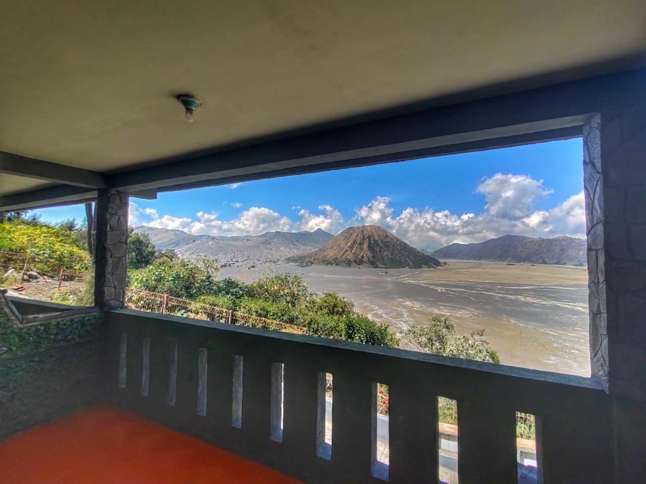 チェマラ インダー ホテル ブロモ山 部屋 写真