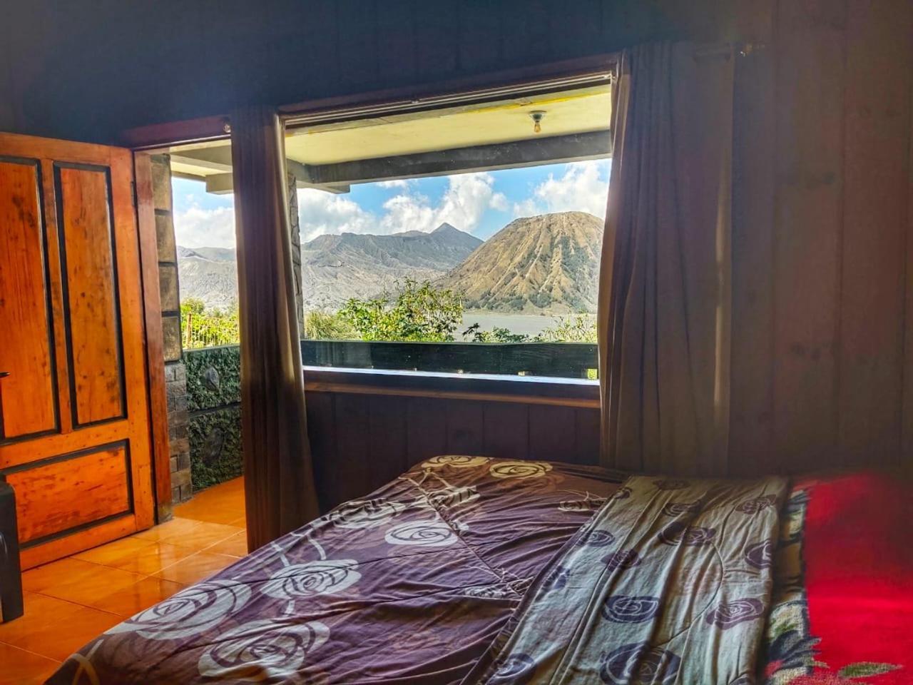 チェマラ インダー ホテル ブロモ山 部屋 写真